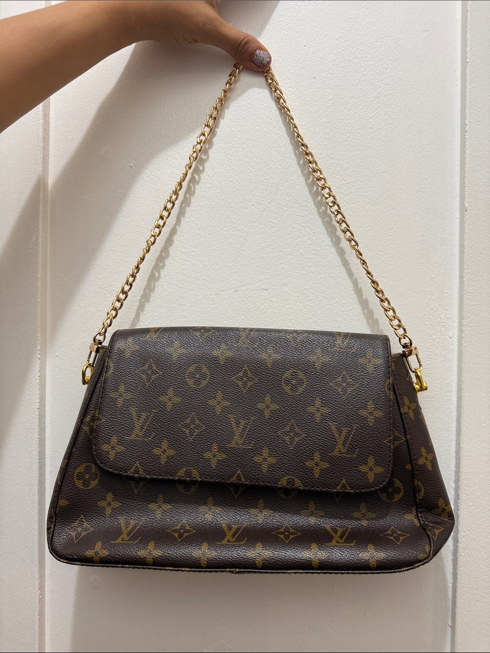 Louis Vuitton Monogram Canvas Shoulder Bag with Gold Chain